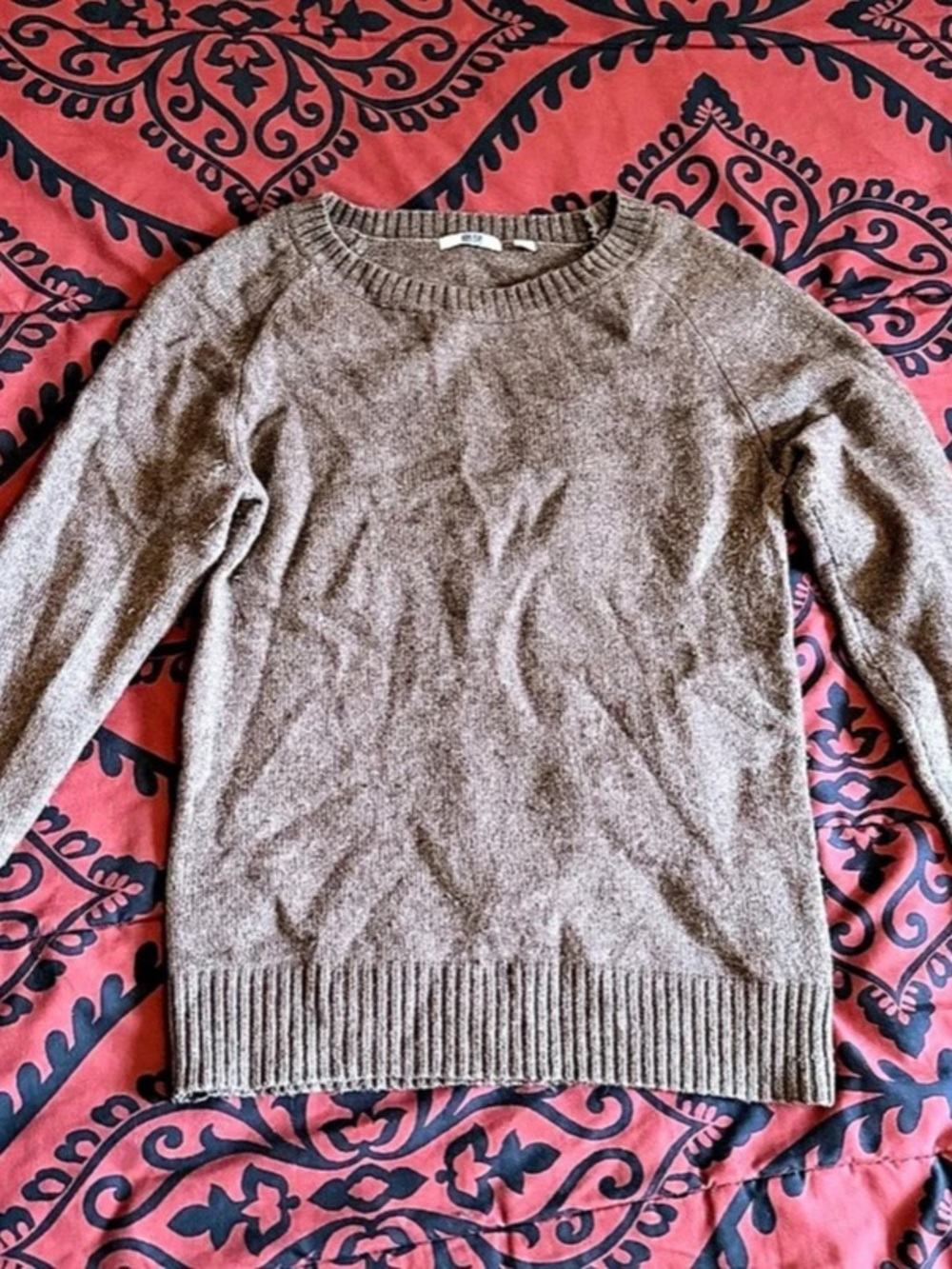 Uniqlo Crewneck Knit Sweater in Brown Size Small